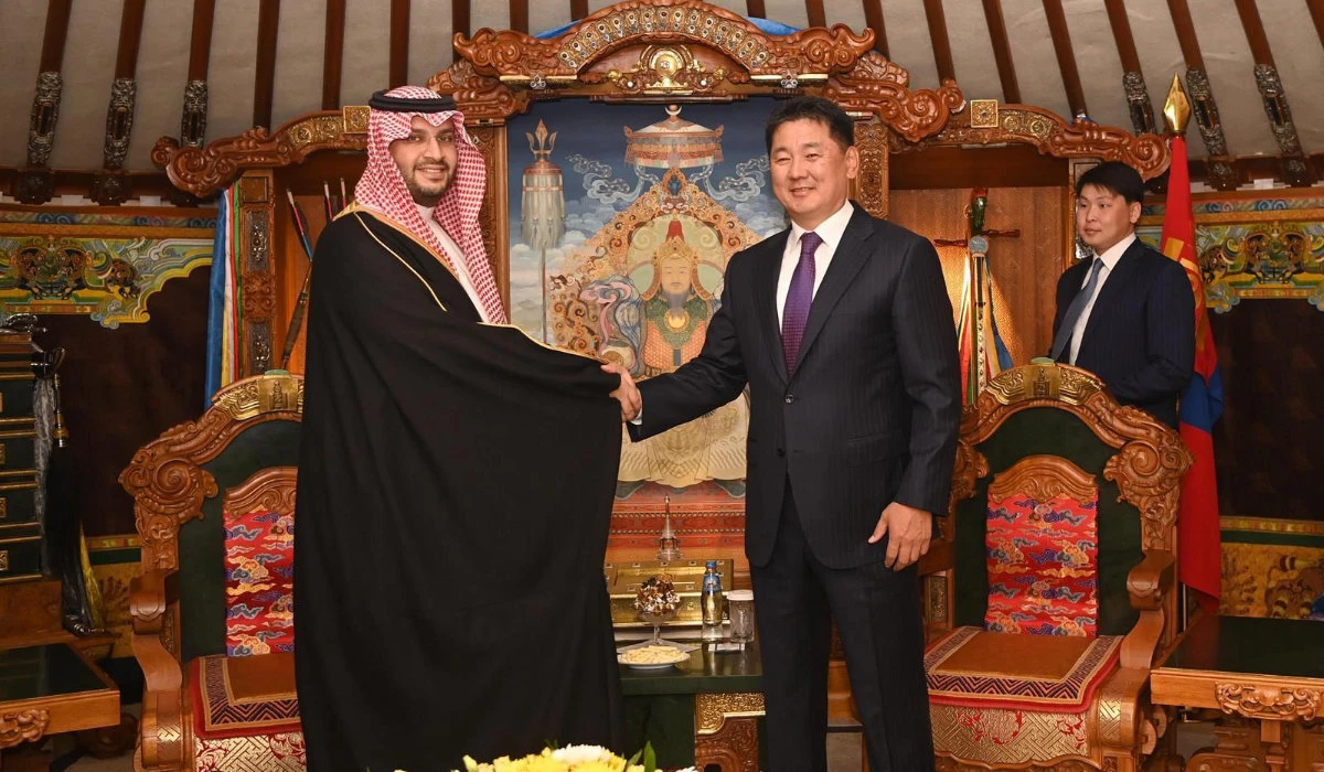 President of Mongolia Ukhnaa Khurelsukh receives Prince Turki bin Mohammed bin Fahd bin Abdulaziz in Ulaanbaatar. (SPA)