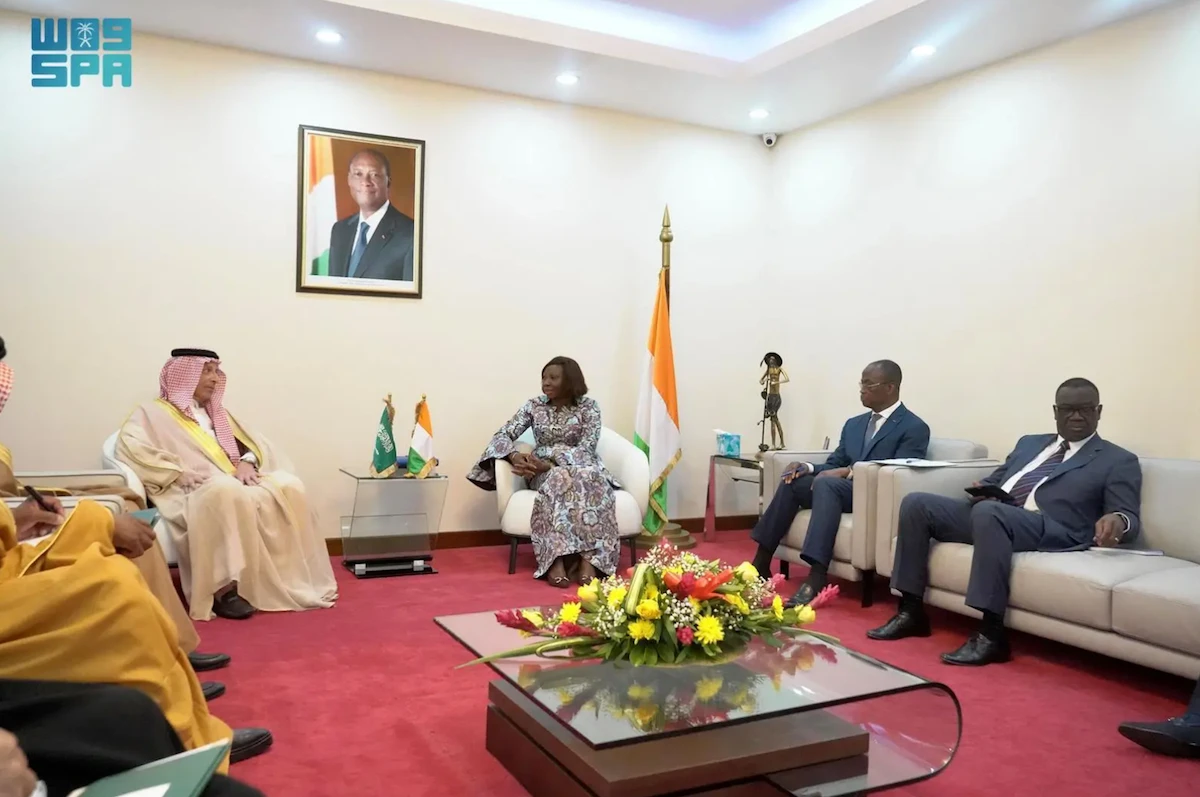 Cote d’Ivoire’s FM Kandia Kamissoko Camara and Saudi Royal Court Adviser Ahmed bin Abdulaziz Kattan. (SPA)