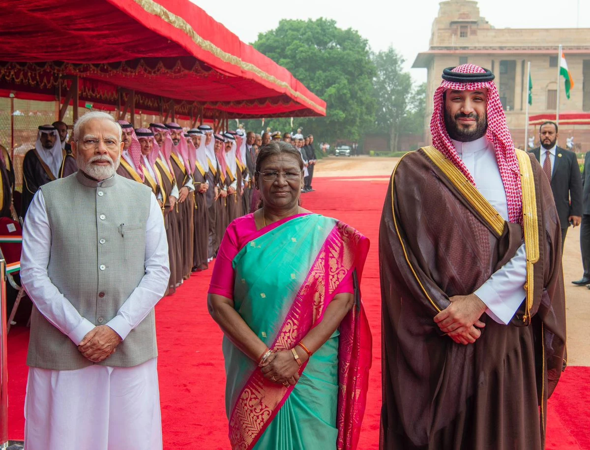 Saudi Arabia’s Crown Prince Mohammed bin Salman and the president (C) and prime minister of India. (SPA)