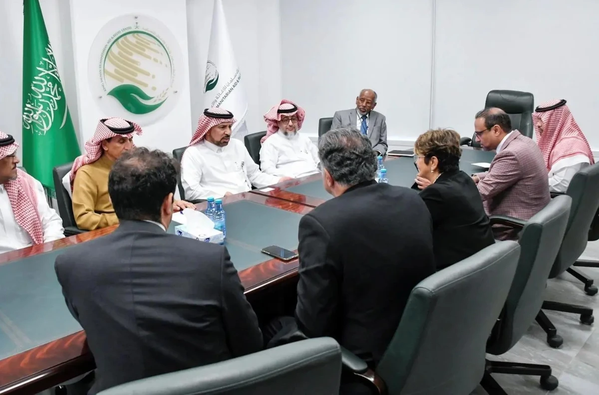 The two discussed matters relating to relief and humanitarian affairs, as well as projects in the region. (SPA)