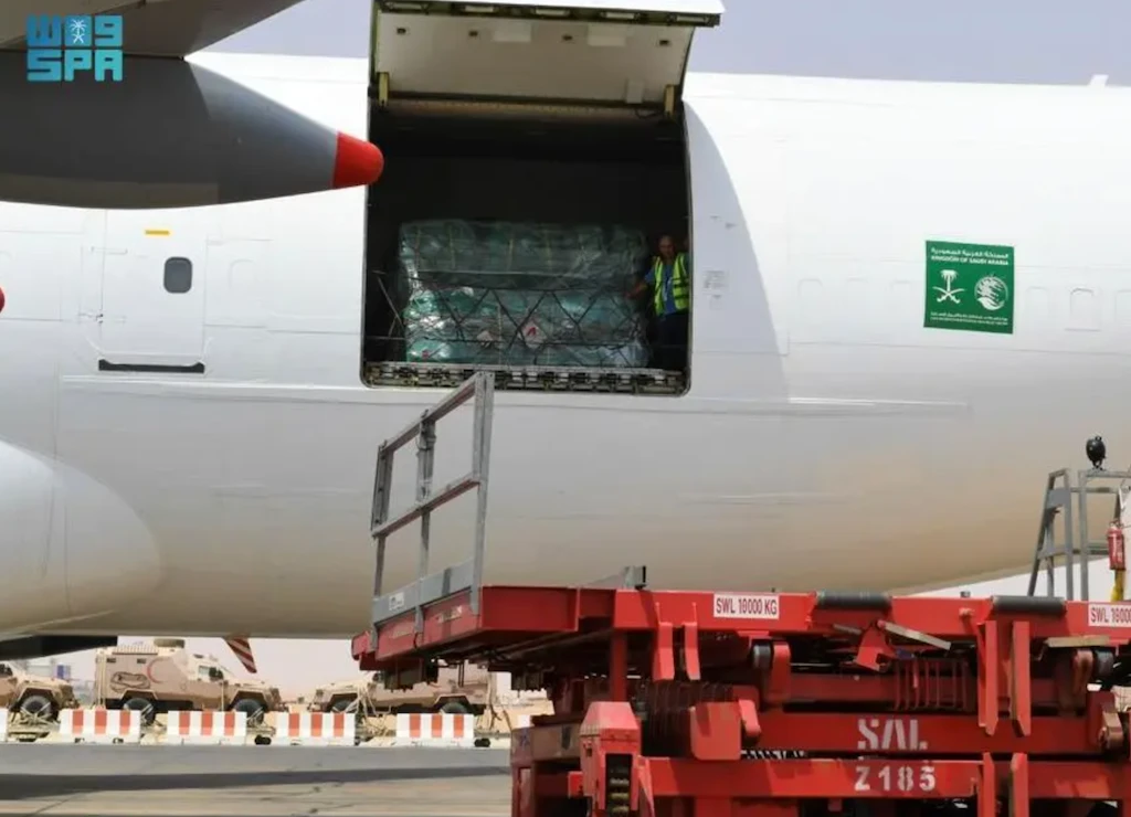 A specialized team from the King Salman Humanitarian Aid and Relief Center will supervise the aid delivery process in coordination with the Libyan Red Crescent. (SPA)