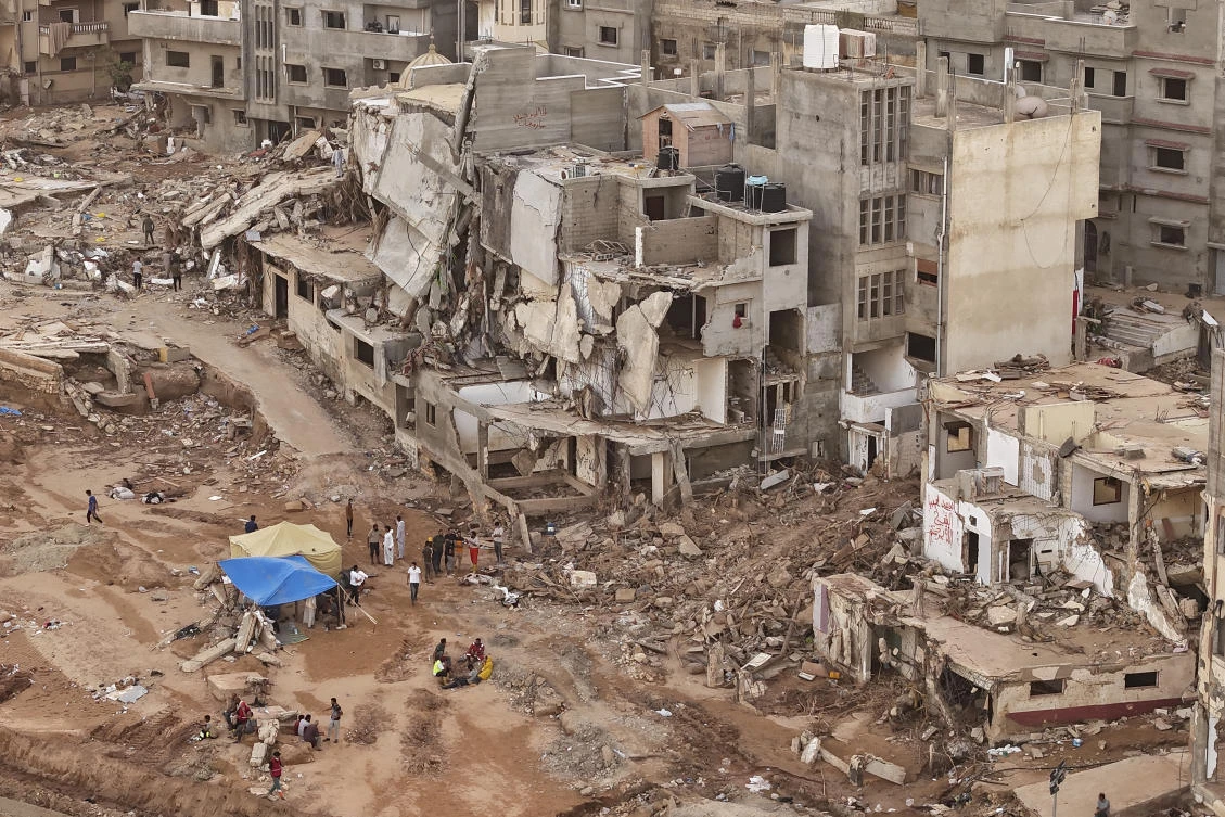 Derna flood survivor Abdul Salam Anwisi said he woke up at one-thirty in the morning to a loud scream from outside, to find his neighbours' homes flooded with water. He, his sons and other neighbours rushed to rescue the stranded families by pulling them from the roof of their house.(AP)