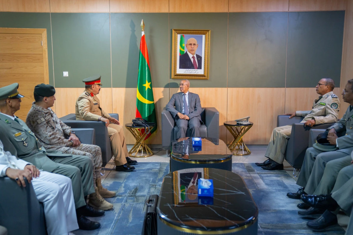Defense Minister Hanena Ould Sidi (center) meeting with Maj. Gen. Mohammed bin Saeed Al-Moghedi, IMCTC secretary-general, in Nouakchott on Sept. 27, 2023. (IMCTC photo)