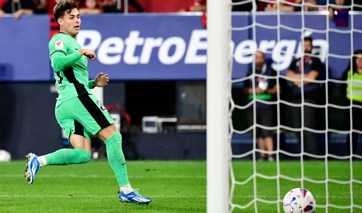 Atletico Madrid's Spanish midfielder Rodrigo Riquelme scores his team's second goal during the Spanish Liga football match between CA Osasuna and Club Atletico de Madrid at El Sadar stadium on Thursday. (AFP)