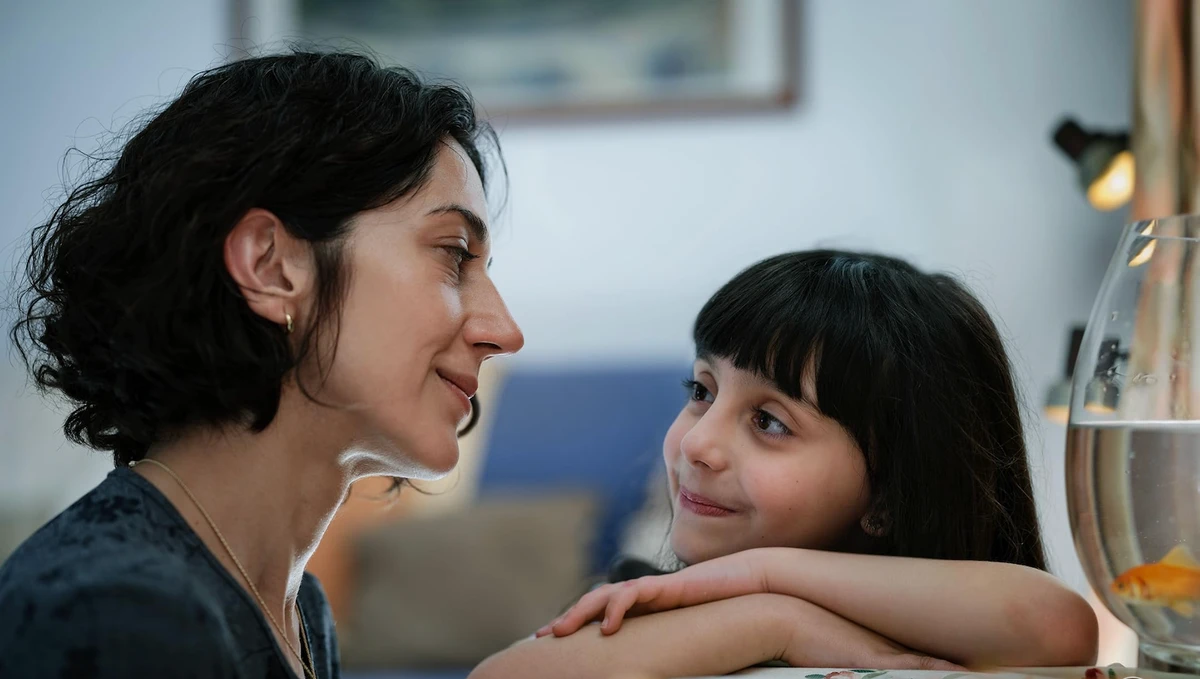 Shayda is played by Zar Amir Ebrahimi. (IMDb)