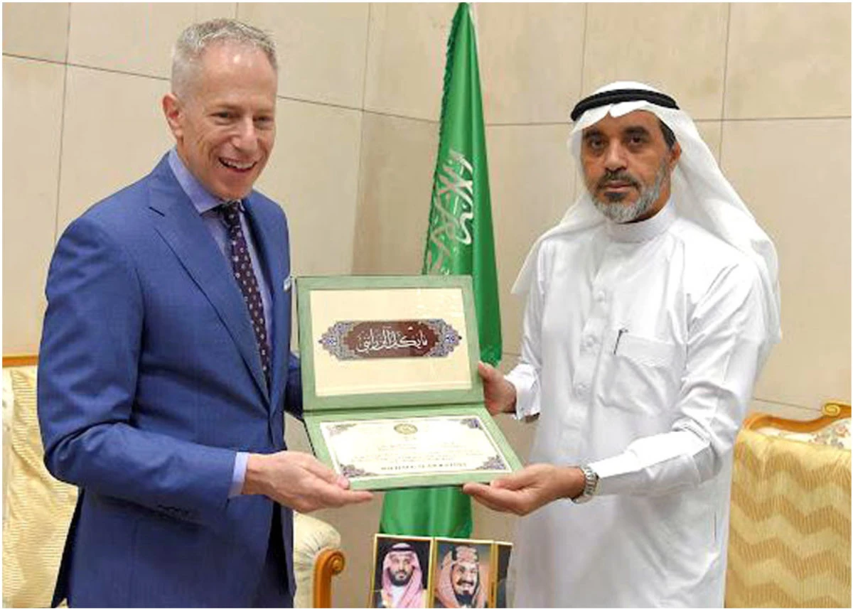 US Ambassador Michael Alan Ratney, left, receiving a memento from an official at the King Fahd Complex for the Printing of the Holy Quran in Madinah. (SPA)