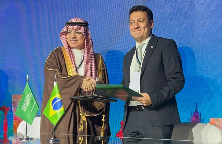 Brazil’s National Civil Aviation Agency Abdulaziz bin Abdullah Al-Duailej, president of the Saudi General Authority of Civil Aviation and Tiago Almeida, director of Brazil’s National Civil Aviation Agency.(Supplied)