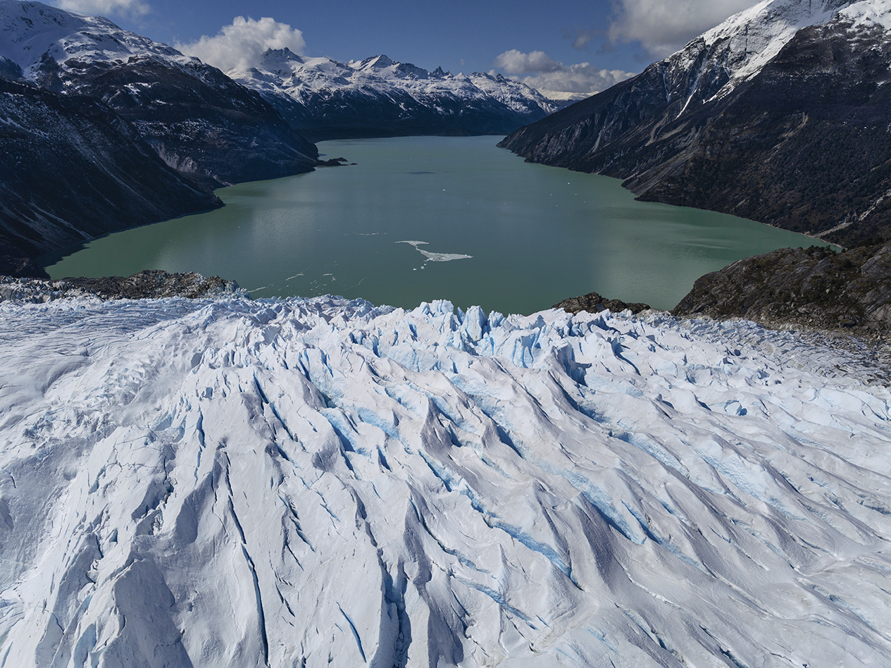 National Geographic Arabia celebrates Chile and Mozambique natural wonders in October issue