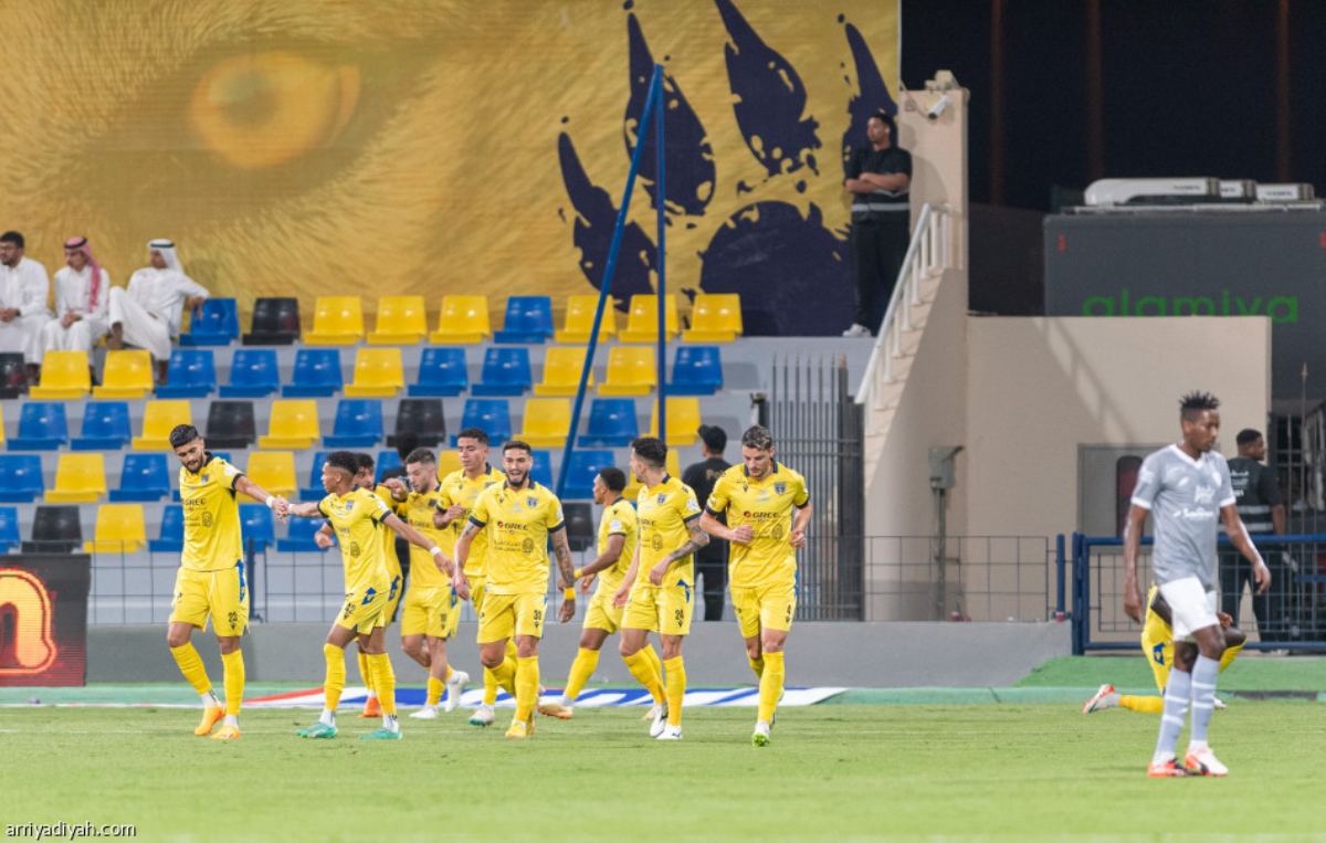 Al-Taawoun players celebrate during their 3-0 win over Al-Tai. (Arriyadiyah)