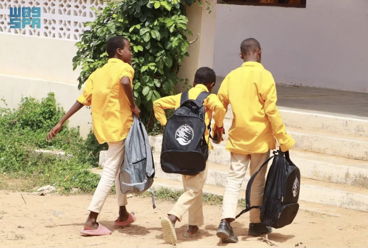 KSrelief has distributed 3,600 school bags in the Somali districts of Waberi, Hamar Weyne, Hamar Jajab and Shangani. (SPA)