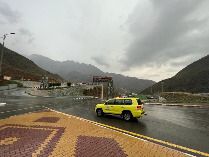Saudi authorities warn of thunderstorms, hail until Friday, urge caution