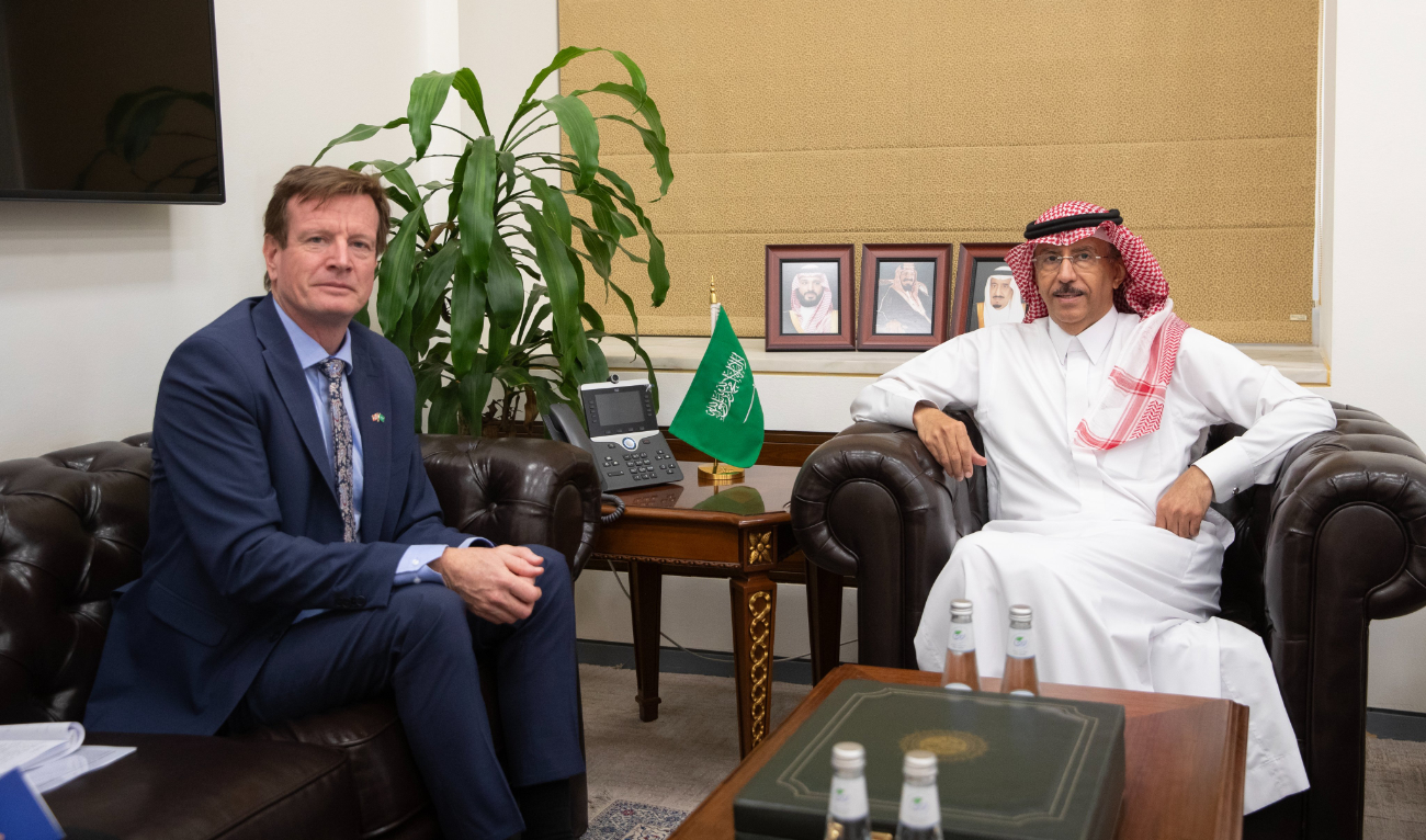 Saudi assistant minister of state for African affairs (R) and Thomas Lid Ball, Norway’s ambassador to the Kingdom. (MOFA)