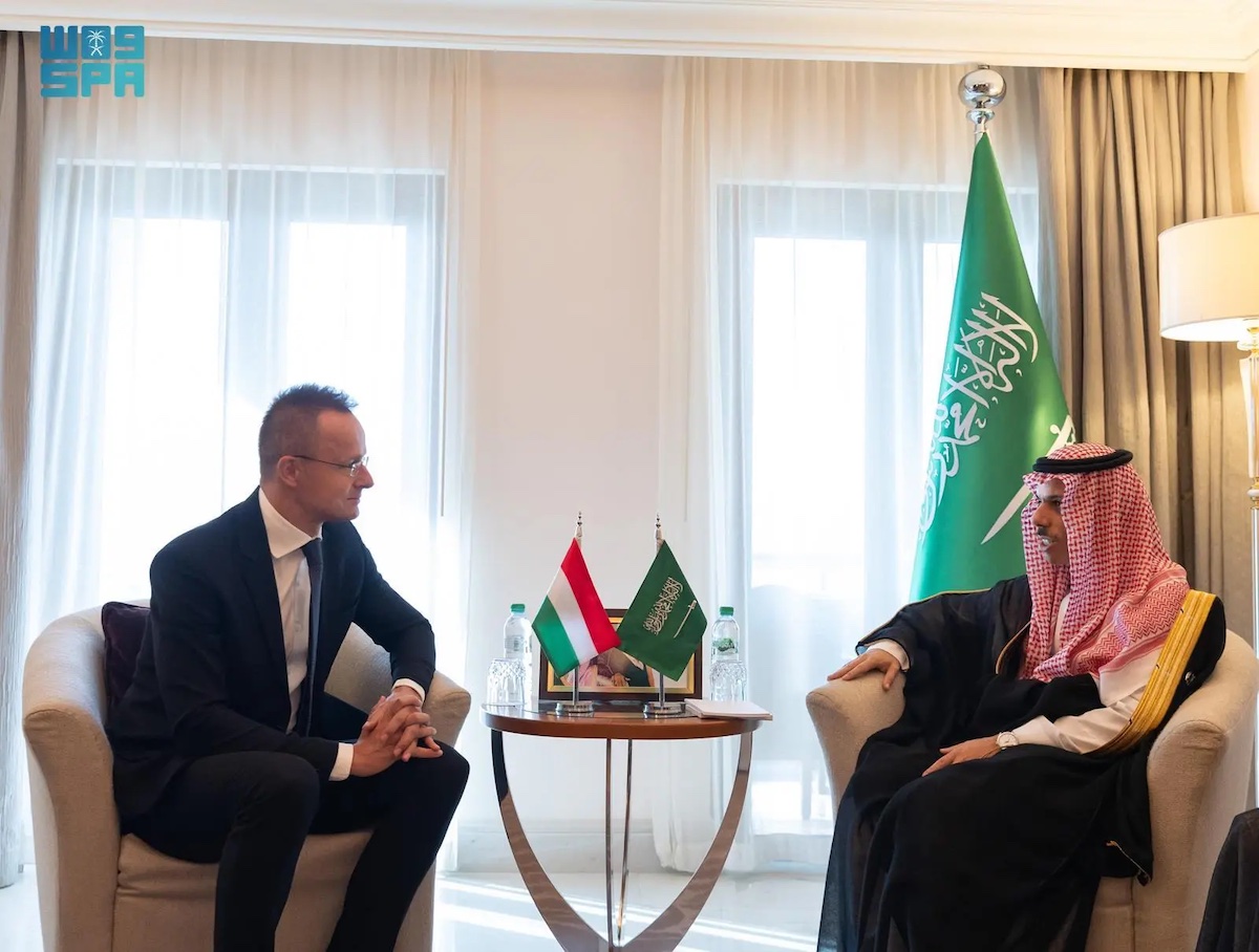 Saudi Foreign Minister Prince Faisal bin Farhan and his Hungarian counterpart Peter Szijjarto. (SPA)