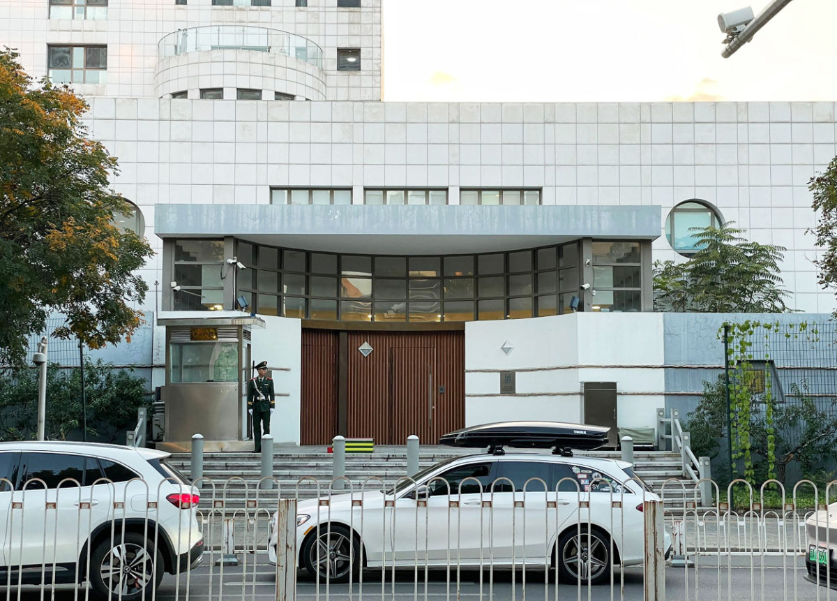 A Chinese policeman stands guard at the entrance to the Israeli embassy in Beijing on October 13, 2023, after an embassy employee was attacked elsewhere in the city. China is sending an envoy to the Middle East in a bid to mediate between Israel and Palestinians amid the war in Gaza. (AFP)