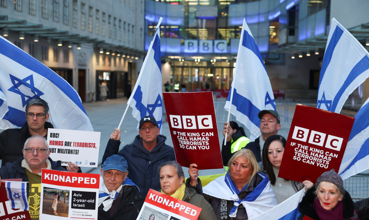 Pro-Israeli demonstrators gather outside the headquarters of the BBC to protest about the corporation's coverage of the ongoing conflict between Israel and Hamas, in London, Britain, October 16, 2023. (Reuters)