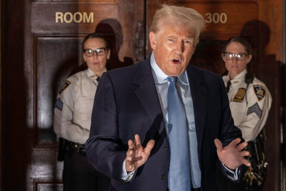 Trump is ‘not above the law,’ prosecutors say in urging judge to let federal election case proceed