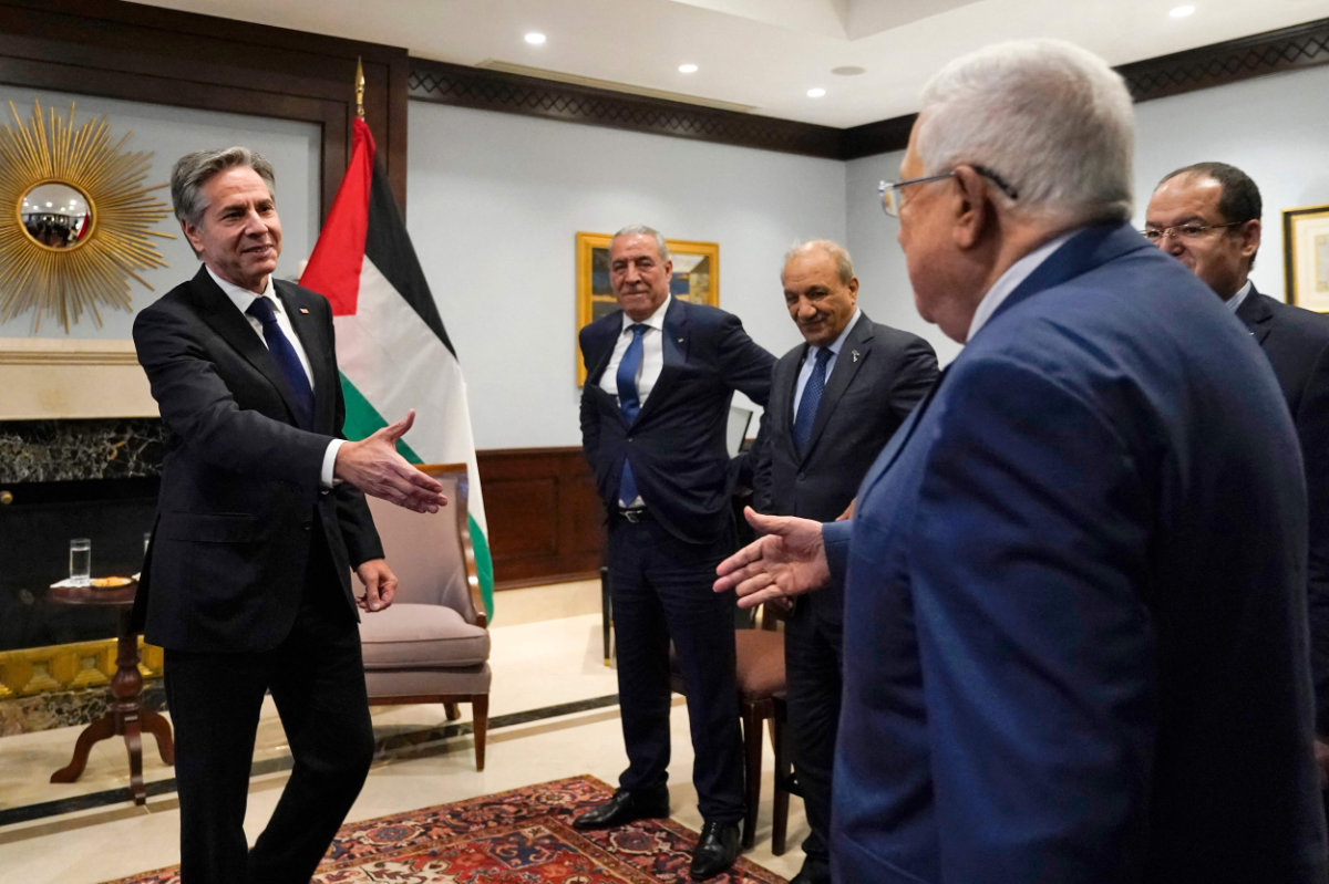 US Secretary of State Antony Blinken (L) meets with Palestinian President Mahmoud Abbas in Amman, Jordan, on October 17, 2023. (AFP)
