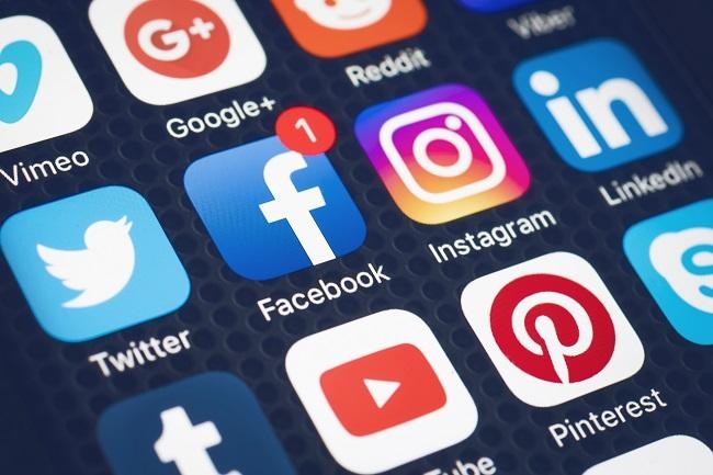 Analysis: When social media joins the Israel-Hamas war