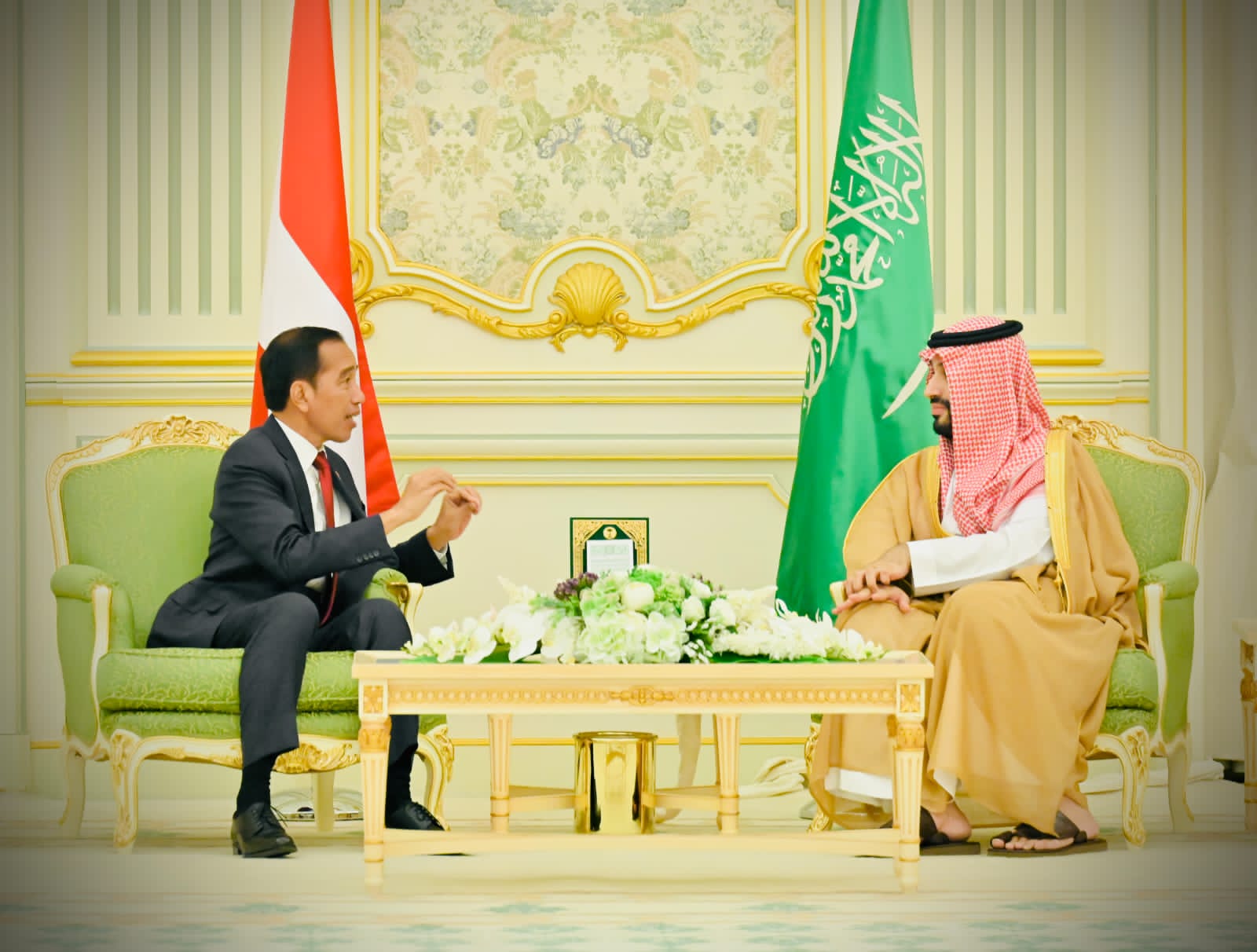 Saudi Crown Prince Mohammed bin Salman, right, sits for talks with Indonesian President Joko Widodo in Riyadh on Oct. 19, 2023, a day ahead of the GCC-ASEAN Summit. (Indonesian Presidential Secretariat)