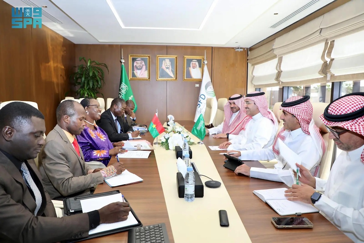 SFD CEO Sultan bin Abdulrahman Al-Marshad and Olivia Rwamba, Burkina Faso’s minister of foreign affairs and regional cooperation in Riyadh. (SPA)