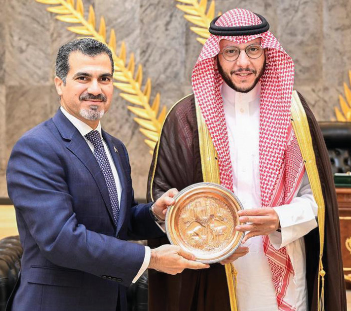 Taif governor Prince Saud bin Nahar receives consul general of Iraq