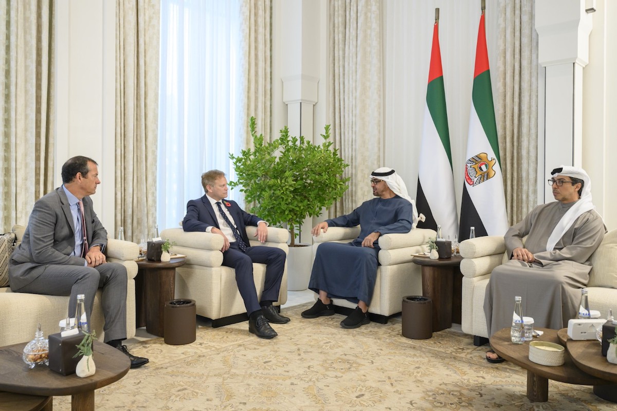 UAE’s President Sheikh Mohamed bin Zayed Al-Nahyan and the UK’s Secretary of State for Defense Grant Shapps. (WAM)
