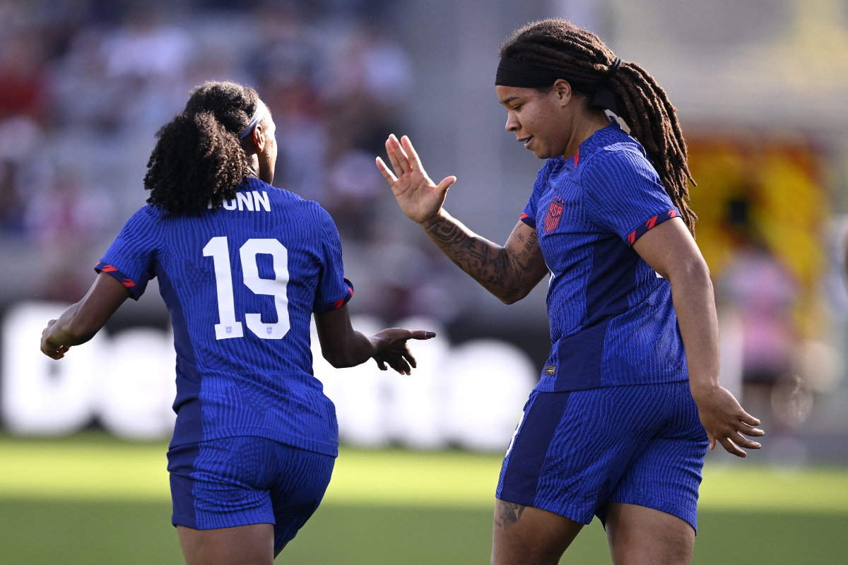 Fishel, Shaw score first US goals and the American women defeat Colombia 3-0