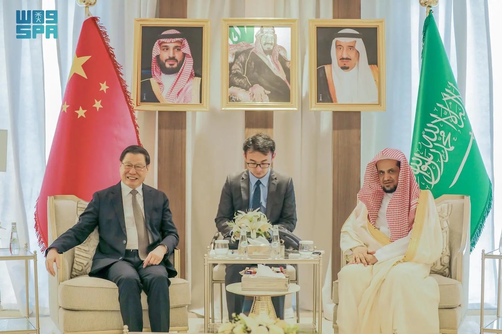 Public Prosecutor Sheikh Saud bin Abdullah Al-Mujeb met in Riyadh with Attorney General Ying Yong. (SPA)