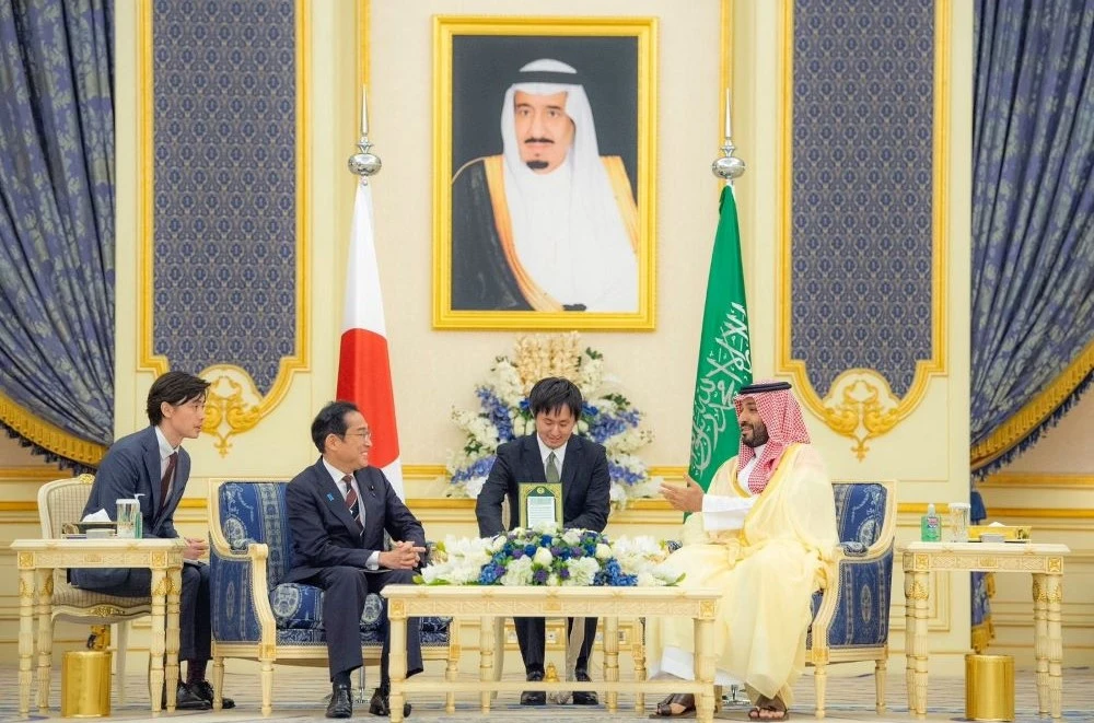 Saudi crown prince holds phone calls with Japanese, Malaysian prime ministers