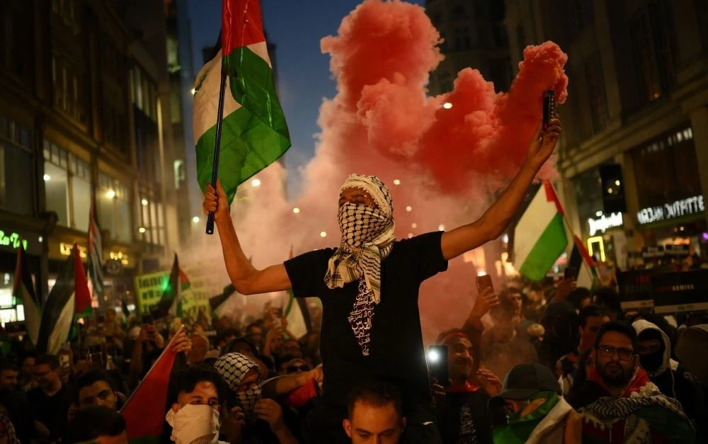 People take part in a ‘Stand with Palestine’ demonstration, close to the Embassy of Israel, in west London, England, Oct. 9, 2023. (AFP)