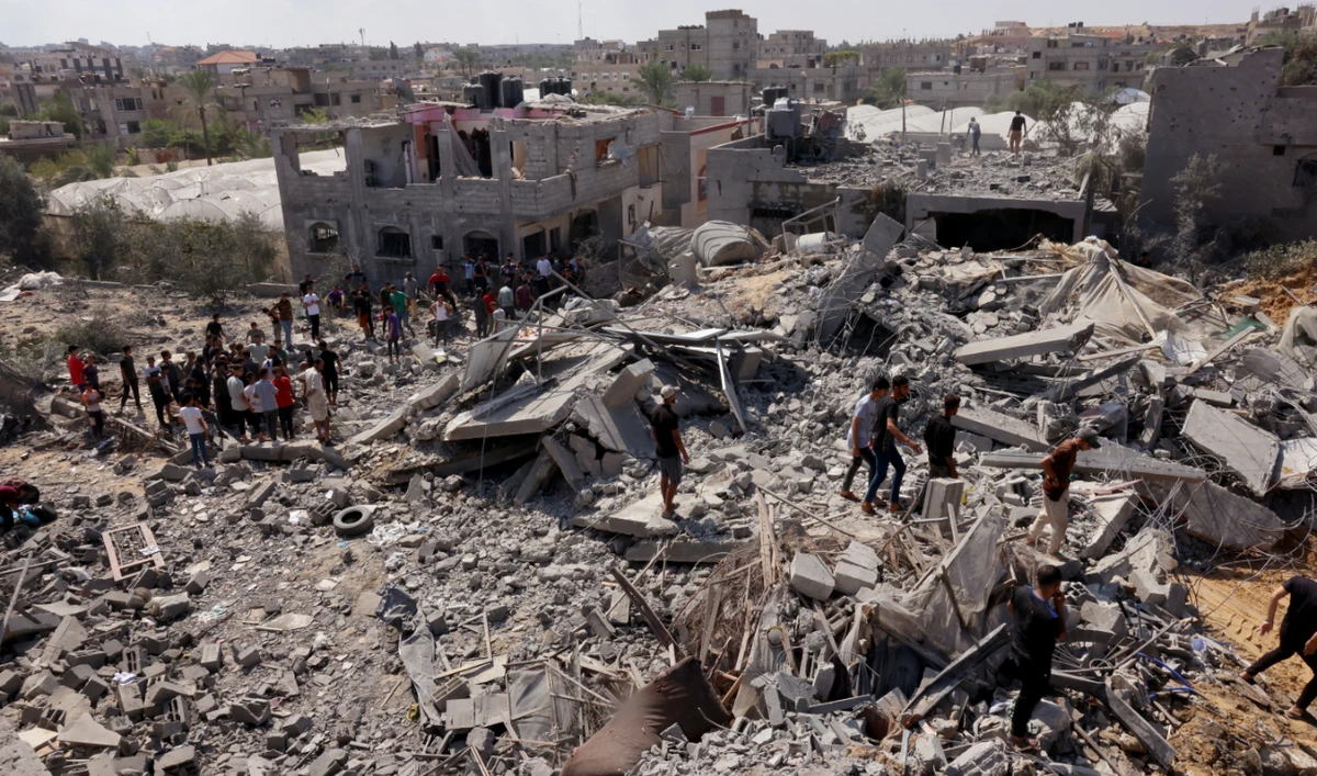 Palestinian search the rubble of destroyed buildings following an Israeli strike, as battles between Israel and the Hamas movement continue for the sixth consecutive day in the city of Rafah, in the southern Gaza Strip on October 12, 2023. (AFP)