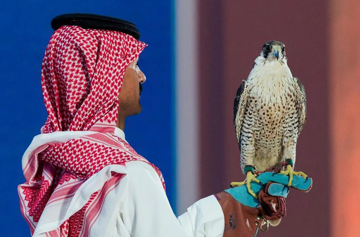 Sales at the fourth Saudi Falcons Club auction reached almost SR1 million ($266,000) after two birds were sold for SR146,000. (SPA)