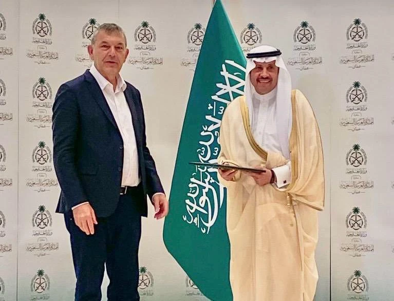 Saudi Ambassador to Jordan Naif bin Bandar Al-Sudairi and UNRWA Commissioner-General Philippe Lazzarini in Amman. (Petra)