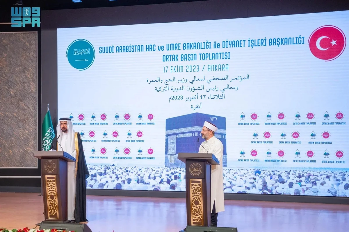 Saudi Arabia’s Hajj and Umrah Minister, Tawfiq bin Fawzan Al-Rabiah, and the head of Turkiye’s Directorate of Religious Affairs, Ali Arbash. (SPA)