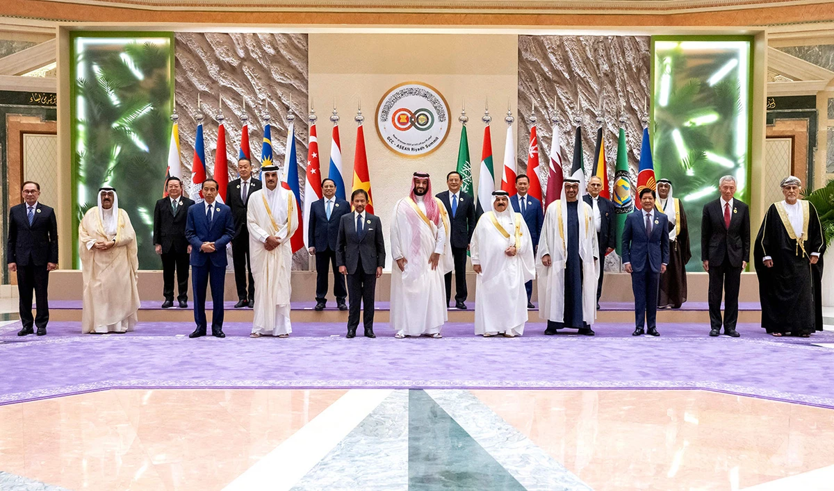 A hand out picture provided by UAE Presidential Court on October 20, 2023, shows (front L- R) Vietnam's Prime Minister Pham Minh Chinh, Crown Prince of Kuwait Sheikh Mishal al-Ahmad al-Jaber al-Sabah, President of Indonesia Joko Widodo, the Emir of Qatar Sheikh Tamim bin Hamad al-Thani, the Sultan of Brunai Haji Hassanal Bolkiah Muizzaddin Waddaulah, Saudi Arabia's Crown Prince Mohammed bin Salman bin Abdulaziz al-Saud, the King of Bahrain Hamad bin Isa al-Khalifa, President of the United Arab Emirates Sheikh Mohamed bin Zayed al-Nahyan, President of the Philippines Ferdinand Marcos Jr, Prime Minister of Singapore Lee Hsien Loong, and Deputy Prime Minister of Defense Affairs of Oman Sayyed Shihab bin Tarek bin Taimur al-Said, as they pose for a family photograph during the joint summit of the Gulf Cooperation Council (GCC) and the Association of Southeast Asian Nations (ASEAN), at King Abdulaziz International Convention Center. (AFP)