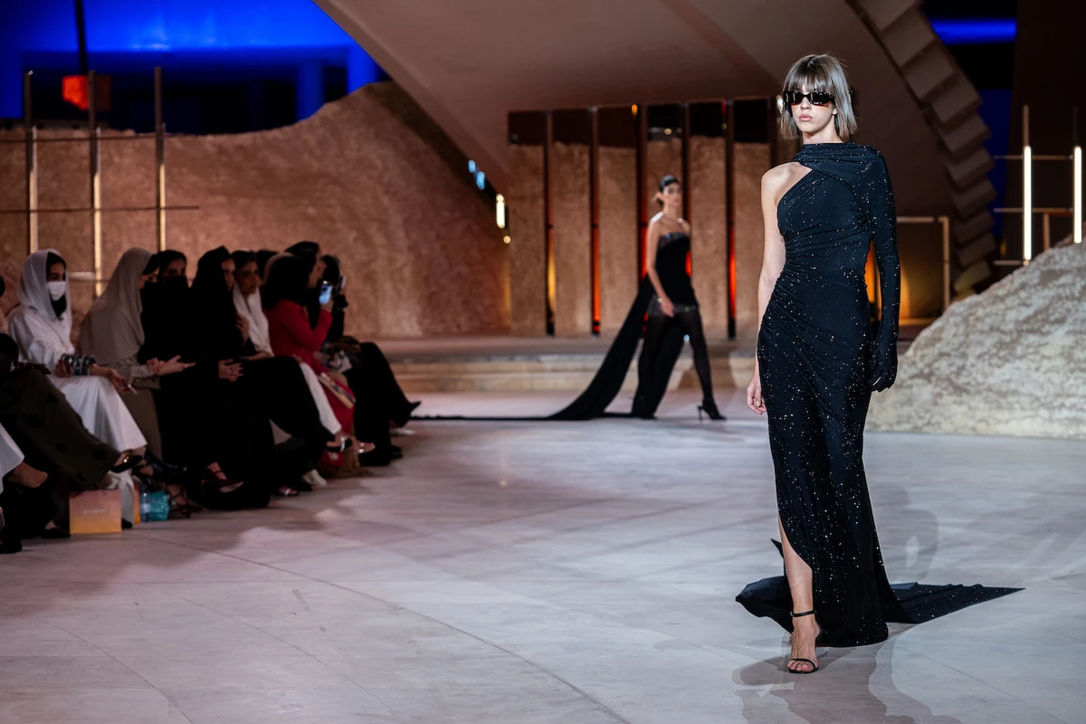 The collection featured monochromatic hues that played with texture and form. (AN/ Huda Bashatah)