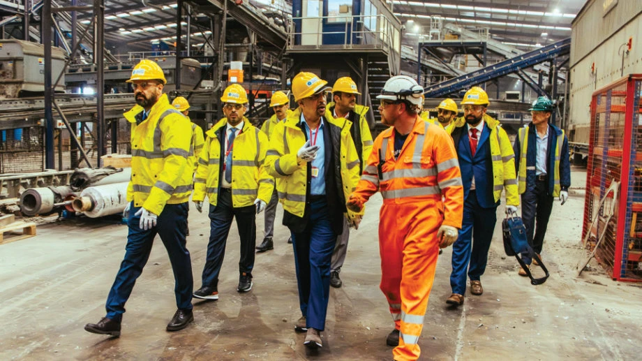 Saudi Minister of Investment Khalid Al-Falih received a comprehensive tour of the SAF facility and engaged in discussions with the Alfanar team.