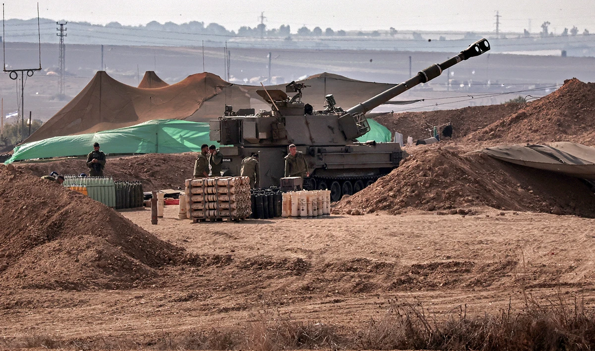 An Israeli artillery crew prepare to fire from a field near the southern city of Sderot toward the Gaza Strip, On October 23, 2023, amid oingoing battles between Israel and the Palestinian group Hamas. (AFP/File)