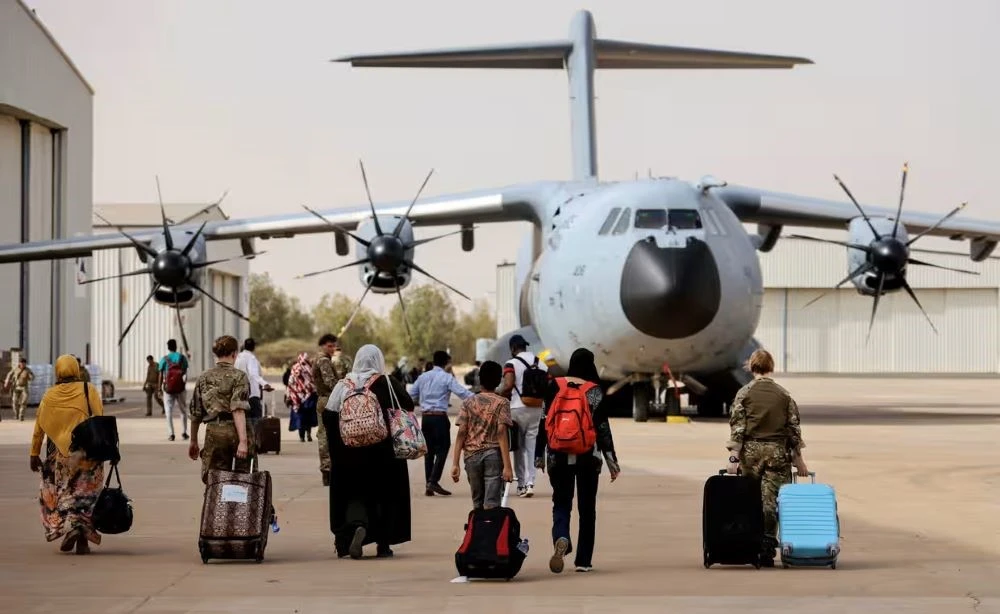 British nationals board an RAF aircraft at Wadi Seidna airport, Sudan, Apr. 2023. (Reuters)