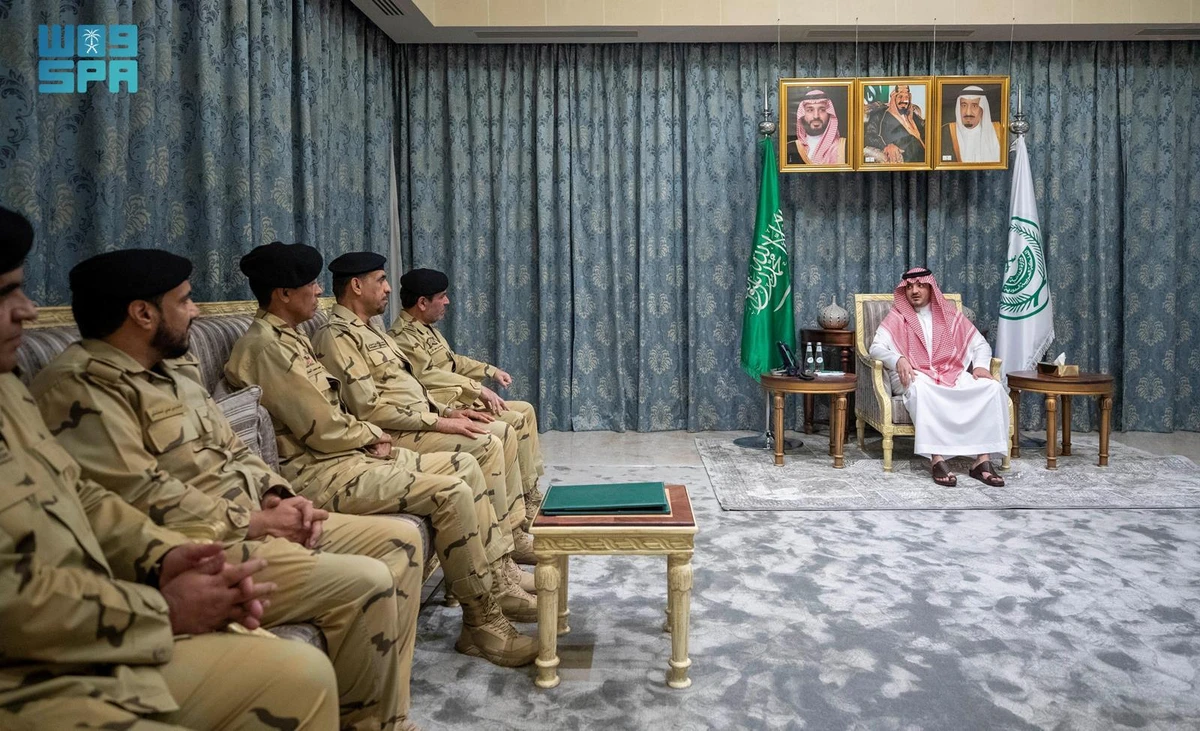 Saudi Interior Minister Prince Abdulaziz bin Saud bin Naif met with Director General of the General Directorate of Narcotics Control, Major General Mohammed bin Saeed Al-Qarni and other senior officers of the Eastern Region. (SPA)