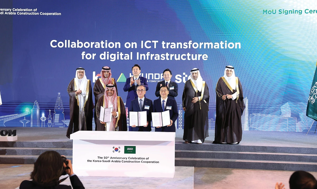 The MoU was formally inked by KT CEO Young-shub, Hyundai E&C CEO Yoon Young Joon, and stc Group CEO Olayan Alwetaid, in the presence of senior officials.