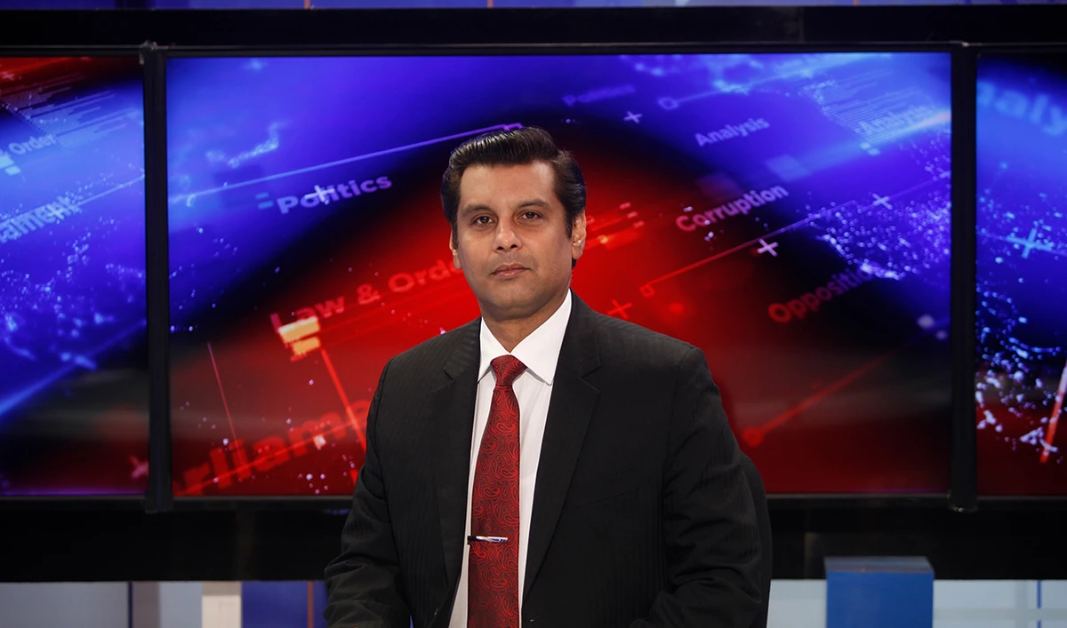 Senior Pakistani journalist Arshad Sharif poses for a photograph prior to recording an episode of his talk show at a studio in Islamabad, Pakistan, on Dec. 15, 2016. (AFP/File)