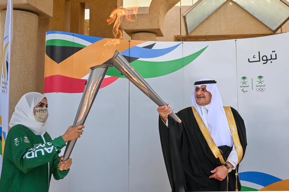 Tabuk governor receives torch for 2023 Saudi Games