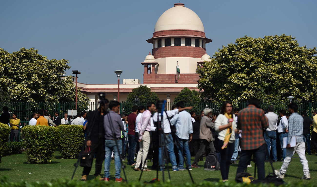 Members of the media gather at the Supreme Court in New Delhi on November 9, 2019. (AFP)