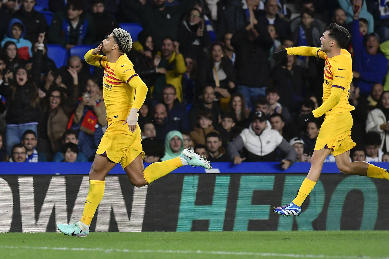 Barcelona's Ronald Araujo, left, celebrates scoring the opening goal during the Spanish La Liga soccer match between Real Sociedad and Barcelona in San Sebastian, Spain, Saturday. (AP)