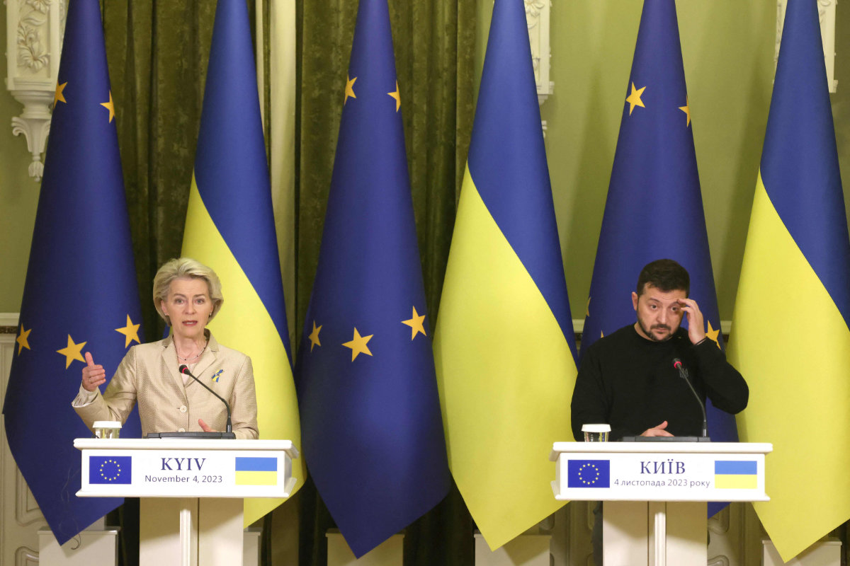 European Commission President Ursula von der Leyen (L) and Ukraine's President Volodymyr Zelensky (R) give a joint press conference following their talks in Kyiv on November 4, 2023, amid the Russian invasion of Ukraine. (AFP)