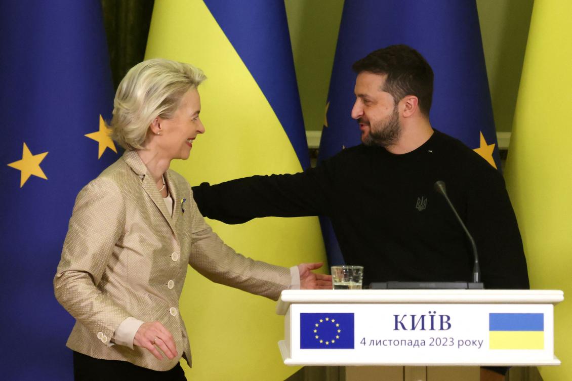 European Commission President Ursula von der Leyen and Ukraine’s President Volodymyr Zelensky give a joint press conference following their talks in Kyiv on Nov. 4, 2023. EC President arrived in Kyiv to discuss Ukraine’s accession to the EU with Zelensky. (AFP)