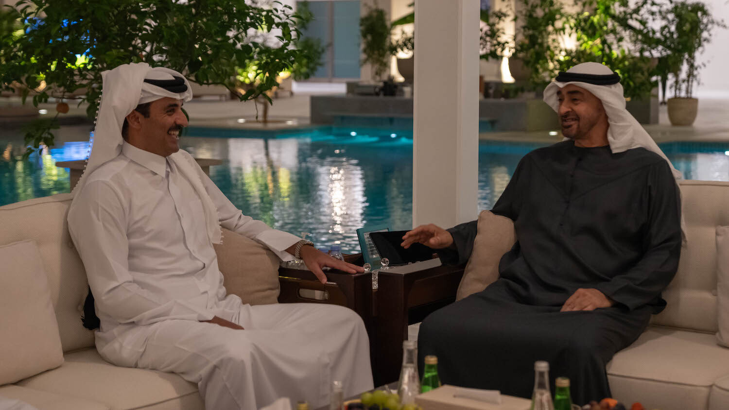 Qatari emir, UAE president hold talks in Abu Dhabi