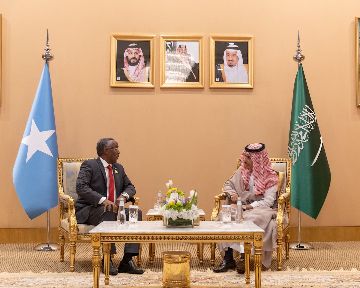 Saudi FM Prince Faisal bin Farhan and his Somali counterpart, Abshir Omar Huruse. (SPA)