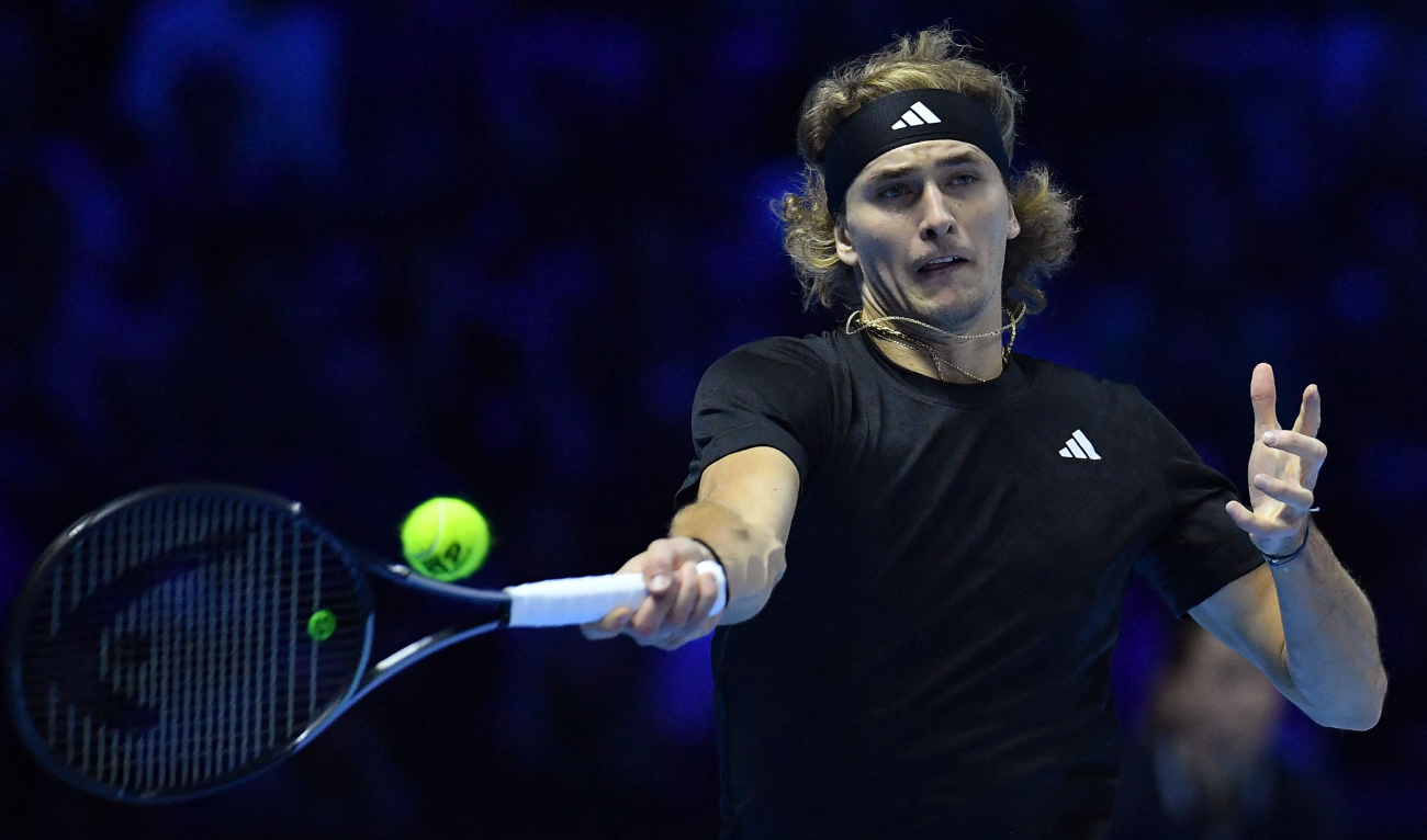 Zverev overpowers Alcaraz in ATP Finals opener